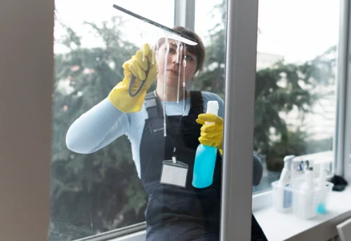 Nettoyage de vitres intérieures et extérieures à Bénouville